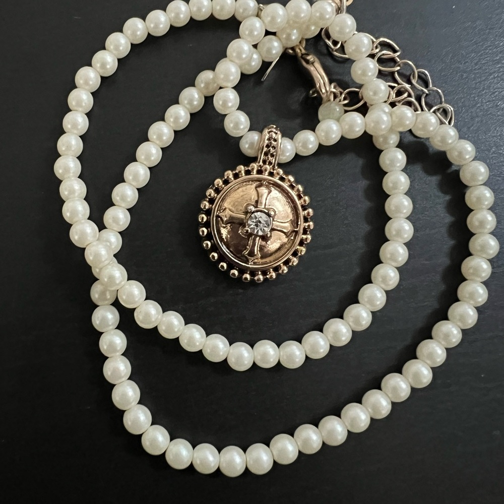 Avon Pearl Necklace with Gold Pendant